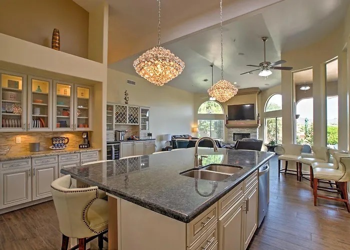 Dom wakacyjny Luxe W/ Pool & Mountain Views! *